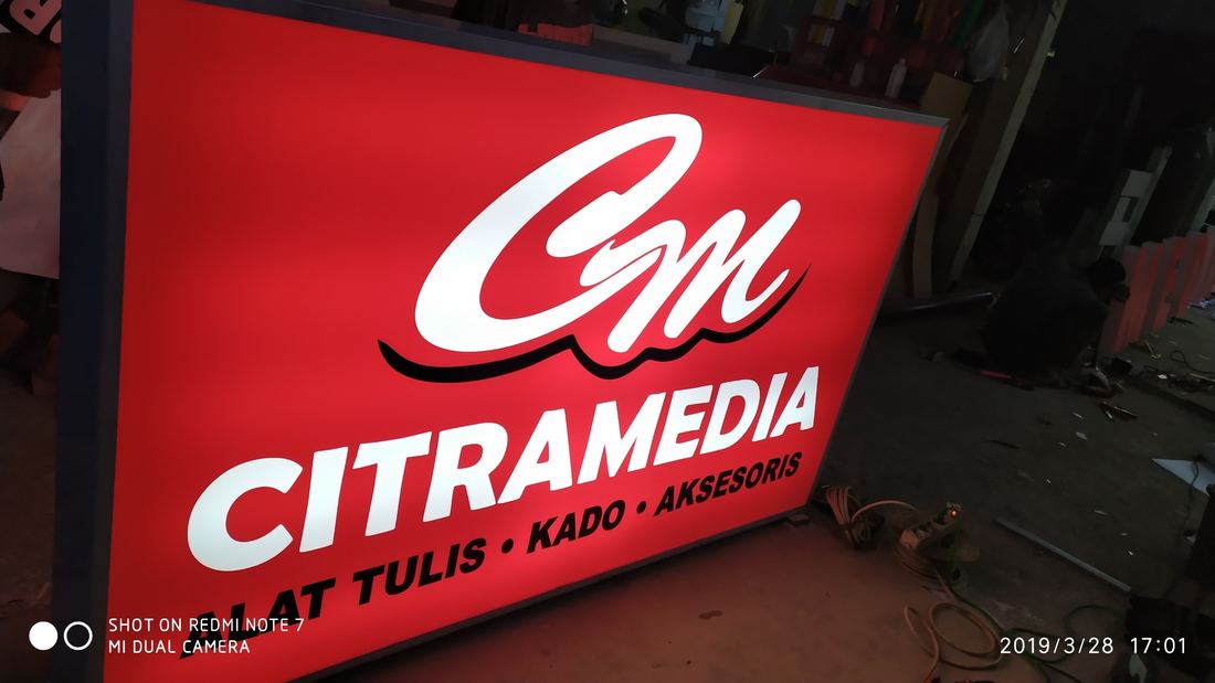 Neon Box CITRAMEDIA