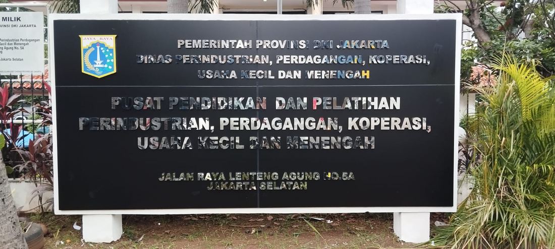 Papan Nama Institusi